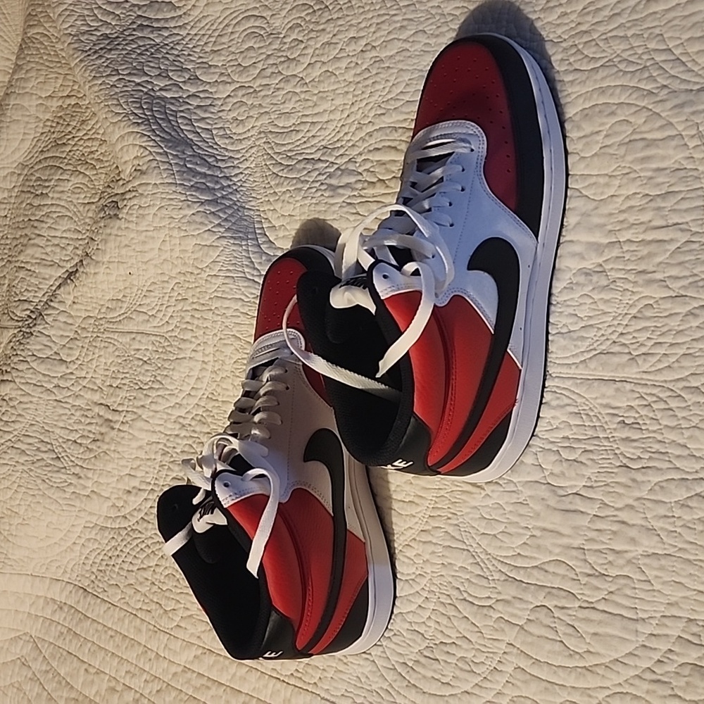 Nike - Courts high - size 11M - VNDS